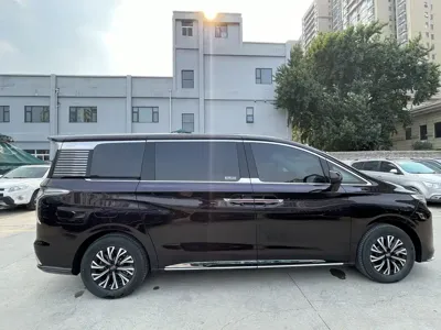 Hongqi Hongqi HQ9 PHEV 2025, 18700 км, за 226800 CNY - фото 6