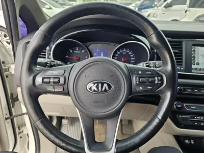 Kia Canival 2017, 220190 км, за 7500000 KRW - фото 11