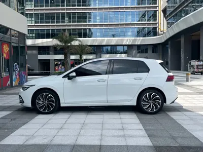 Volkswagen Golf 2023, 27000 км, за 109800 CNY