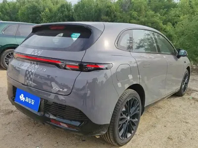 Leapmotor 零跑Lafa5 2025, 9900 км, за 92000 CNY
