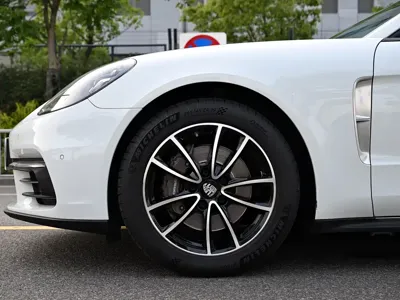 Porsche Panamera 2018, 93000 км, за 319800 CNY