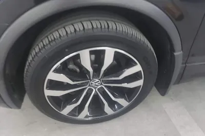 Volkswagen Tiguan L 2021, 62200 км, за 121612.57 CNY - фото 8