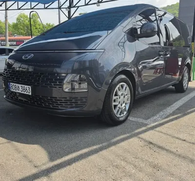Hyundai Staria · 2023 год