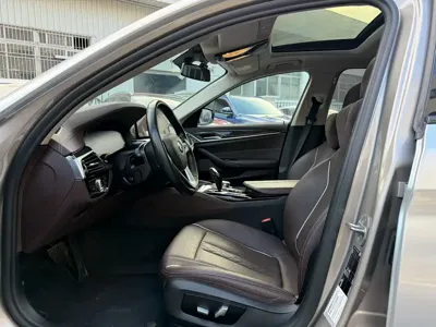 BMW 5 Series 2021, 54000 км, за 168800 CNY