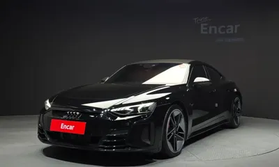 Audi RS e-tron GT · 2022 год