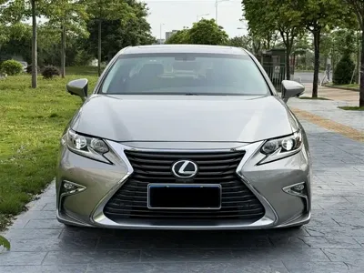 Lexus ES 2017, 110000 км, за 92800 CNY