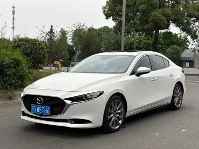 Mazda 3 Axela · 2021 год