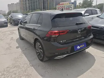 Volkswagen Golf 2022, 96600 км, за 81800 CNY