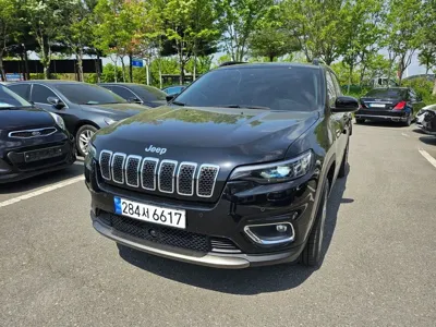 Jeep Cherokee · 2022 год