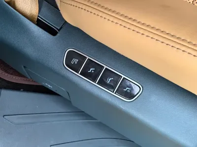 GAC Motor 传祺E8 PHEV 2024, 84000 км, за 129800 CNY - фото 11
