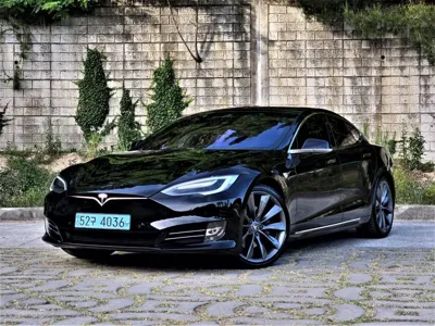 Tesla Model S · 2017 год