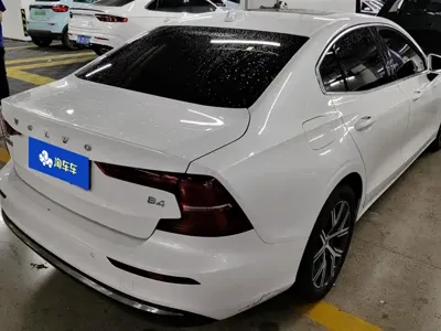 Volvo S60 2026, 7500 км, за 139000 CNY