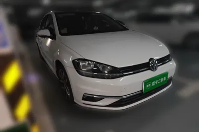 Volkswagen Golf 2020, 61400 км, за 63737.76 CNY