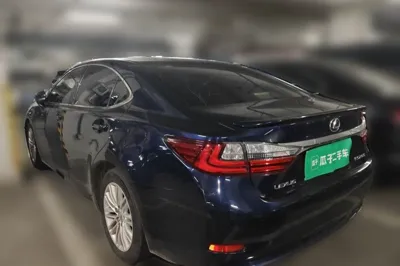Lexus ES 2015, 130200 км, за 100046.87 CNY