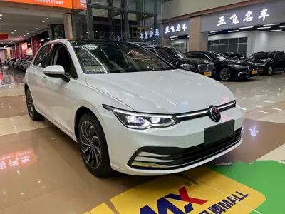 Volkswagen Golf 2024, 48600 км, за 89500 CNY