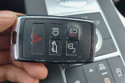 Land Rover Discovery 2020, 99900 км, за 207823.18 CNY - фото 9