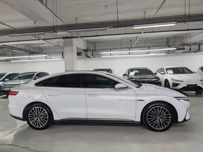 BYD Han 2021, 71000 км, за 79800 CNY