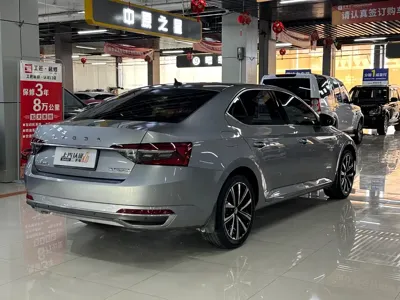 Skoda Superb 2023, 14000 км, за 146800 CNY