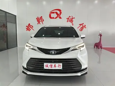 Toyota Sienna 2023, 90000 км, за 206000 CNY