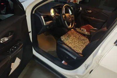 Jeep Cherokee 2016, 77100 км, за 47246.29 CNY - фото 13