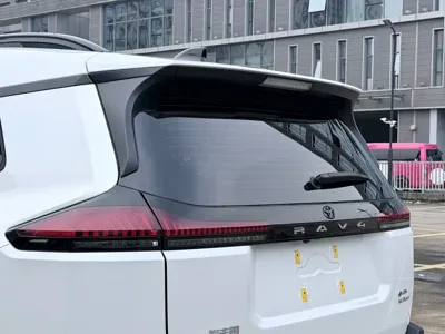 Toyota RAV4 2026, 7000 км, за 176000 CNY - фото 10