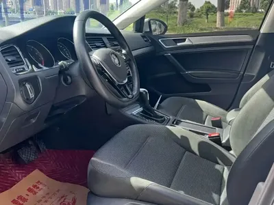 Volkswagen Golf 2020, 69000 км, за 53800 CNY
