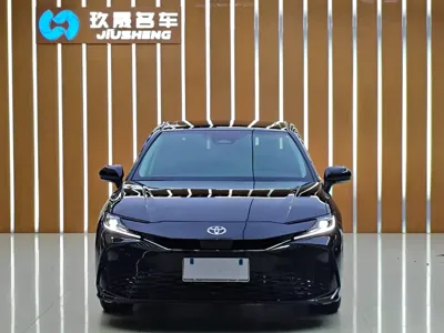 Toyota Camry 2026, 2700 км, за 122800 CNY