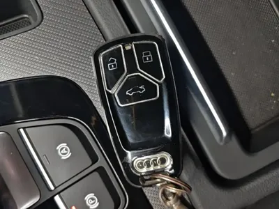 Audi Q5L 2023, 90600 км, за 171900 CNY - фото 9