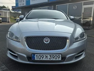 Jaguar XJ · 2015 год