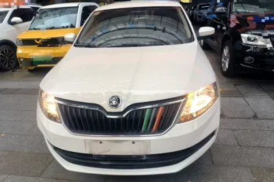 Skoda Rapid Spaceback 2019, 74000 км, за 50027.48 CNY - фото 2