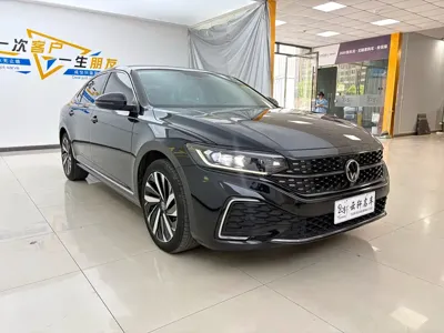 Volkswagen Passat 2022, 31000 км, за 102000 CNY