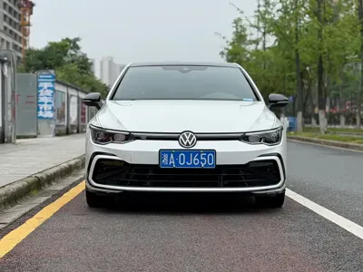 Volkswagen Golf 2022, 40000 км, за 135000 CNY