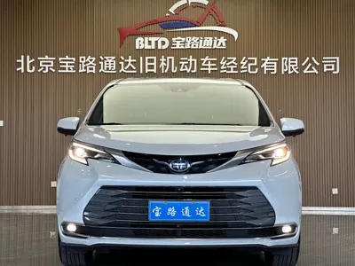 Toyota Sienna 2022, 51000 км, за 215000 CNY
