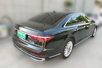 Audi A8 2023, 44300 км, за 410266.4 CNY - фото 6