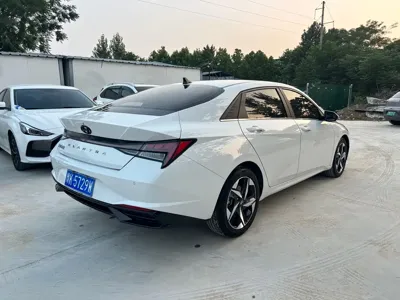 Hyundai Elantra 2022, 22000 км, за 94000 CNY