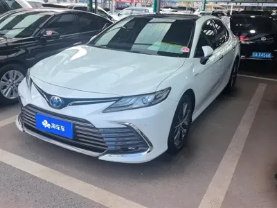 Toyota Camry · 2023 год