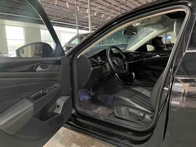 Volkswagen Passat 2023, 94000 км, за 78800 CNY - фото 10
