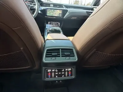 Audi Q8 e-tron 2024, 23000 км, за 78000000 KRW - фото 17
