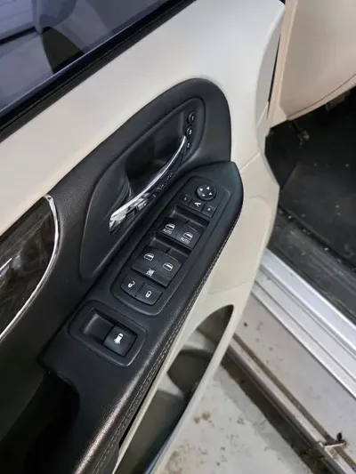 Chrysler Grand Voyager 2011, 127000 км, за 8900000 KRW - фото 9