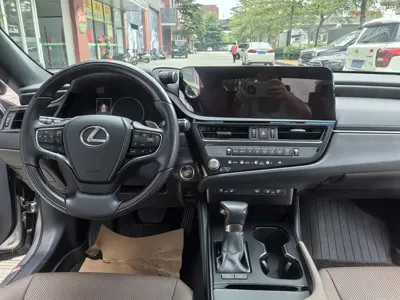 Lexus ES 2023, 27000 км, за 181800 CNY - фото 13