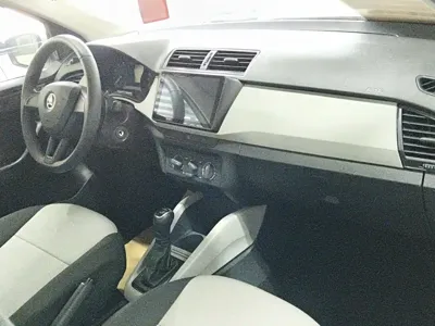 Skoda Fabia 2016, 100100 км, за 29400 CNY - фото 6