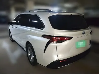 Toyota Sienna 2022, 48300 км, за 238000 CNY