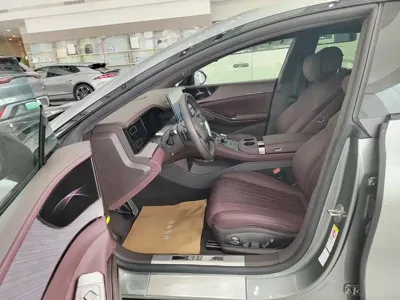 Denza Denza Z9GT 2025, 12000 км, за 242800 CNY