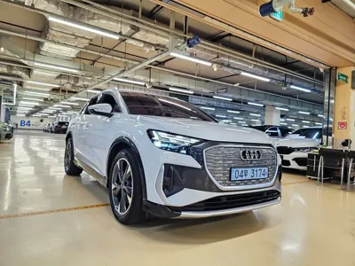 Audi Q4 e-tron · 2022 год