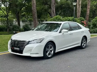 Toyota Crown · 2017 год