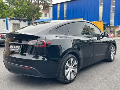 Tesla Model Y 2023, 45000 км, за 168000 CNY