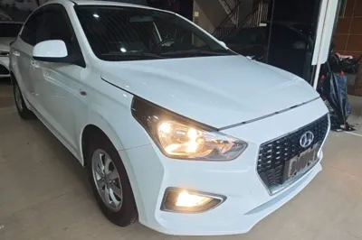 Hyundai Verna (older generation) 2017, 71800 км, за 40305.16 CNY