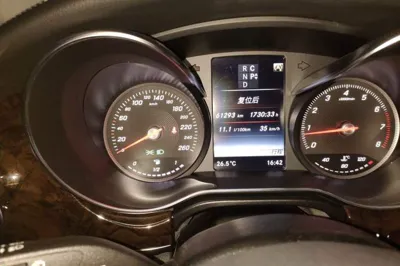 Mercedes-Benz V-Class 2018, 61200 км, за 184219.45 CNY - фото 12