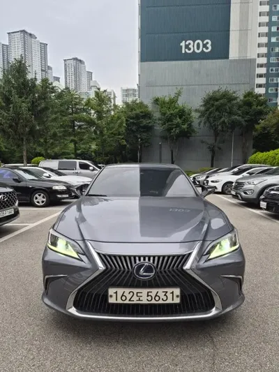 Lexus ES · 2021 год