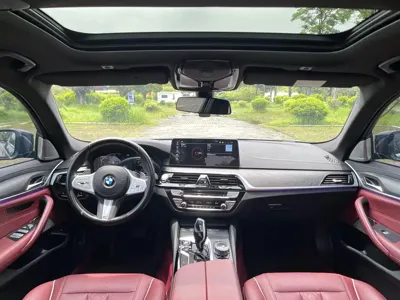 BMW 5 Series 2023, 60000 км, за 238800 CNY - фото 17